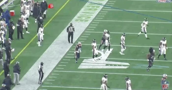 1ST & 10 AT New England 41-yard line (14:22 remaining in 3rd quarter)